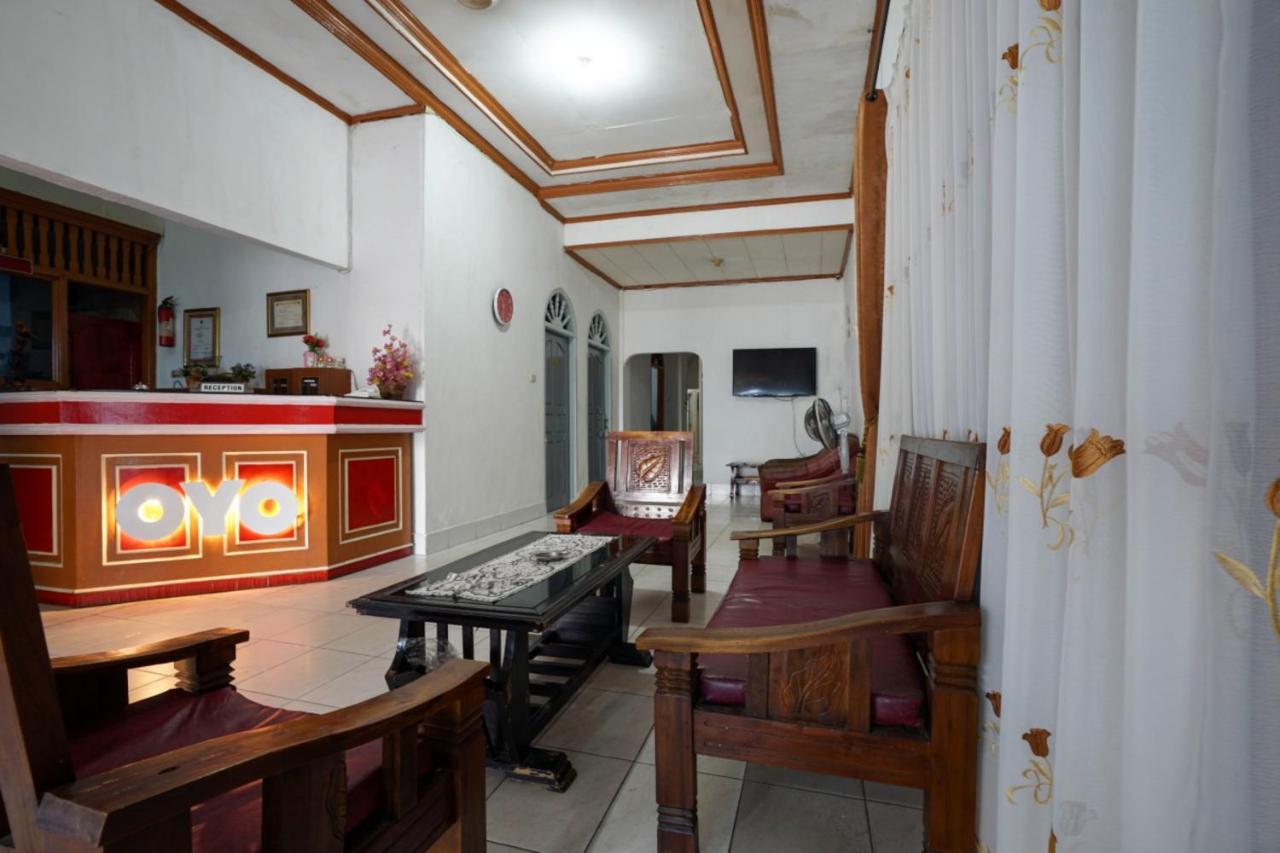 Oyo 2876 Hotel Idayu Palembang Exterior foto