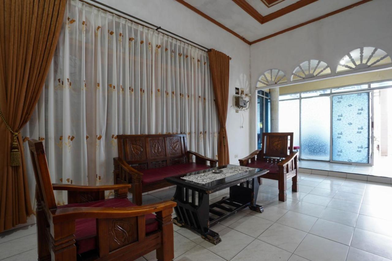 Oyo 2876 Hotel Idayu Palembang Exterior foto