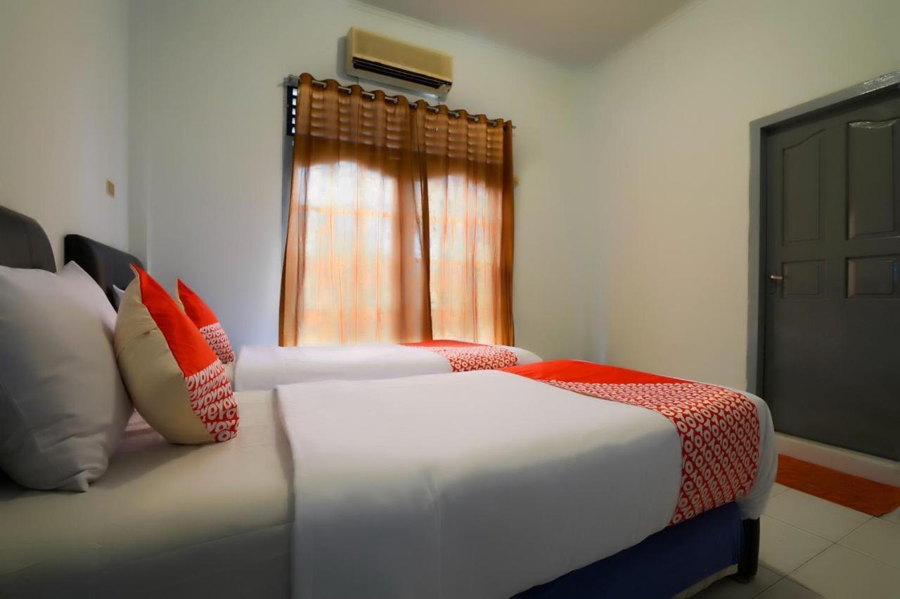 Oyo 2876 Hotel Idayu Palembang Exterior foto