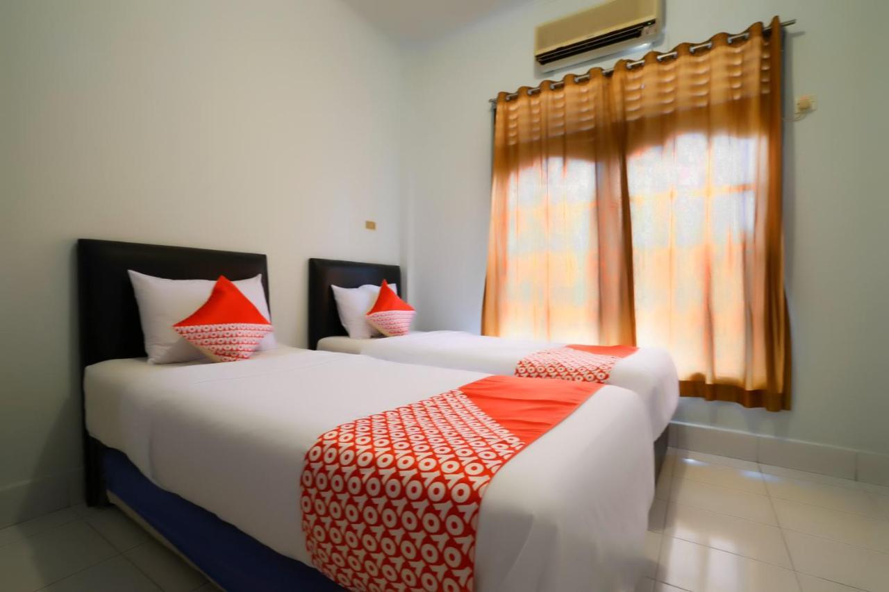 Oyo 2876 Hotel Idayu Palembang Exterior foto